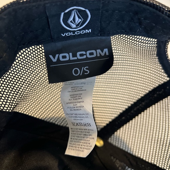 Volcom Charcoal and Black Cap - Picture 6 of 7